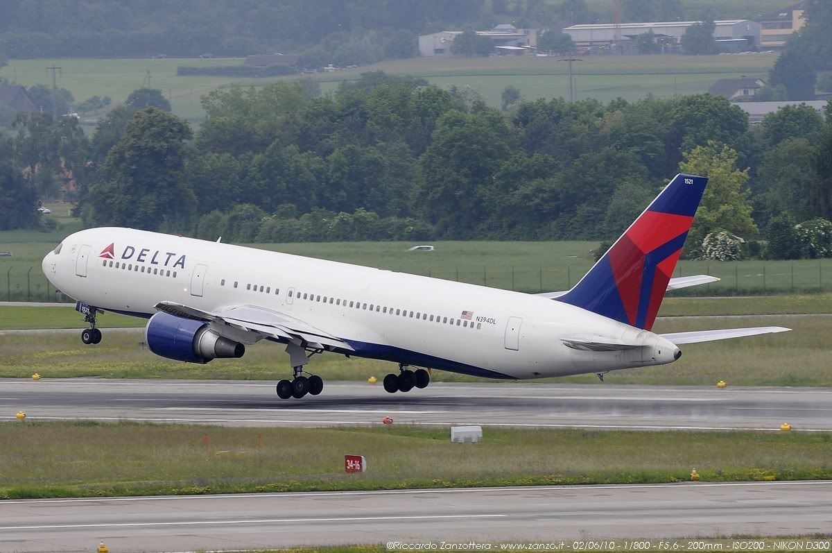 Delta_N394DL_B767_BSC69813_02062010.jpg