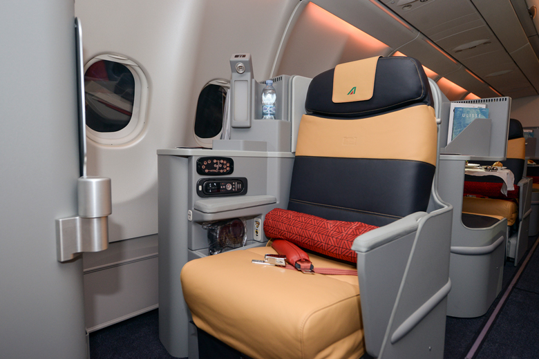 Alitalia-new-business-seat.jpg