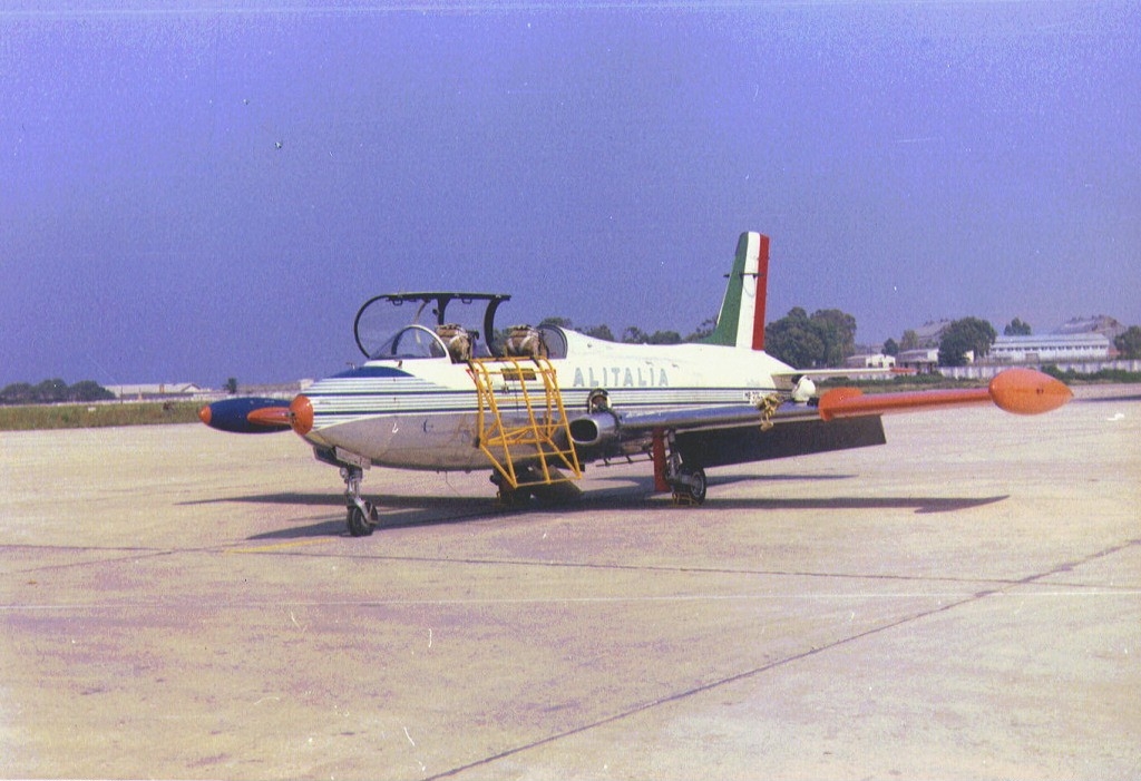 Aermacchi_MB-326_Alitalia.jpg