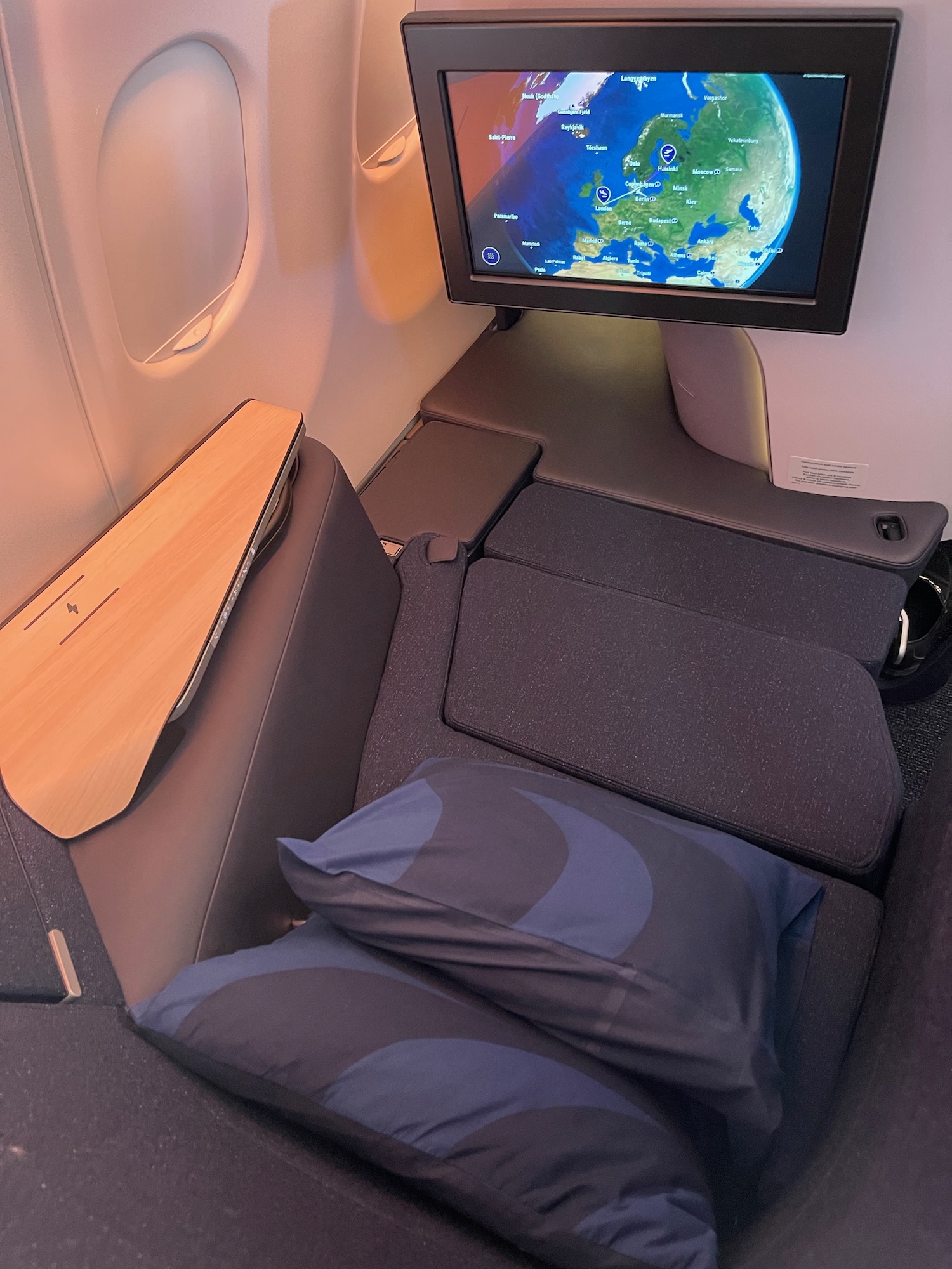 New-Finnair-Business-Class-Seat-27.jpeg
