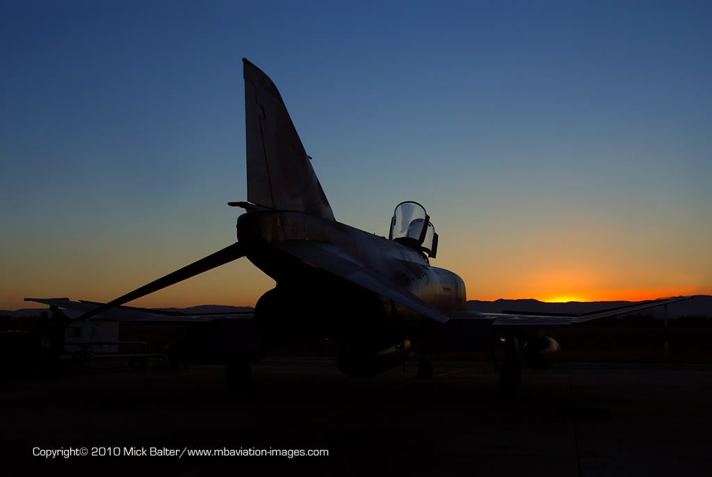 MBAviationImagesDeciDoSunriseSechsFr.jpg