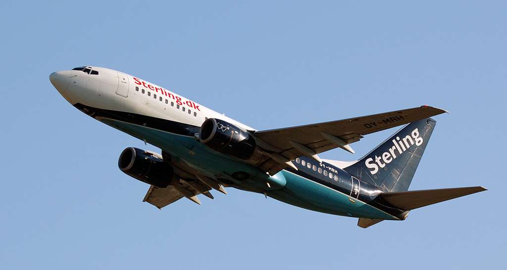 2_b737sterling.jpg