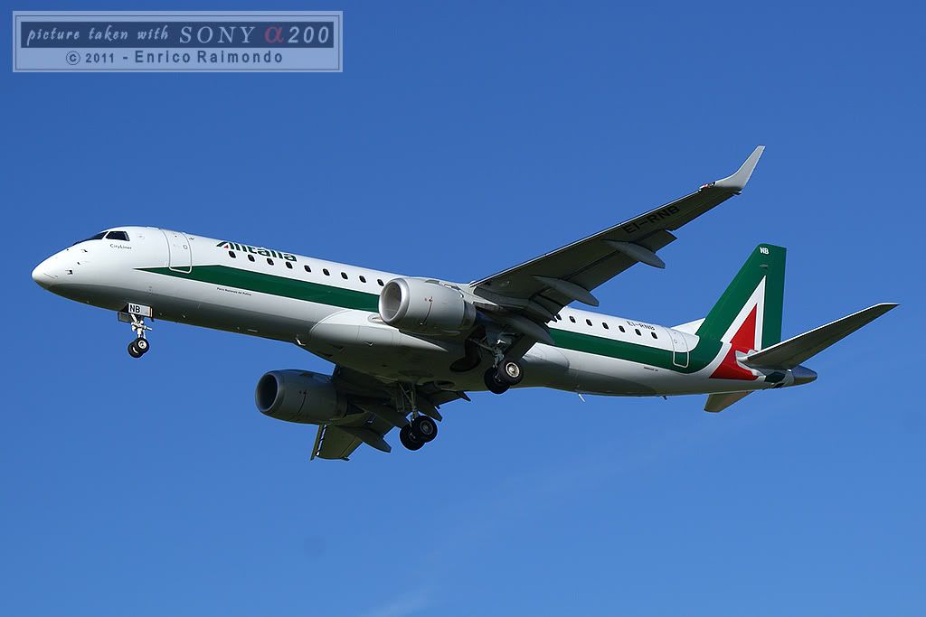 Embraer-ERJ-170-Alitalia.jpg