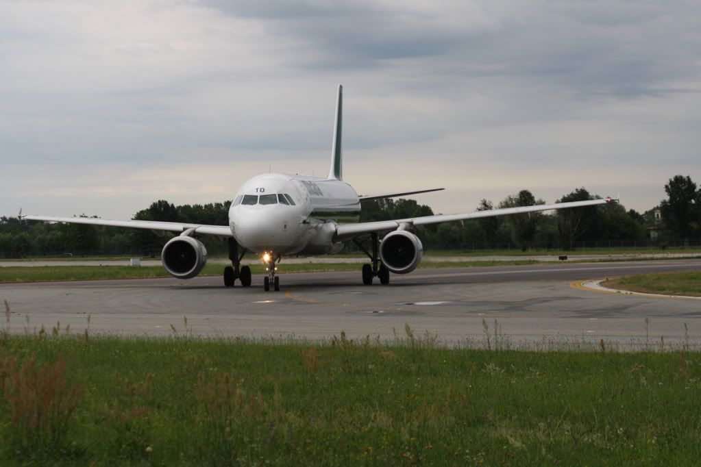A320Alitalia3copy.jpg