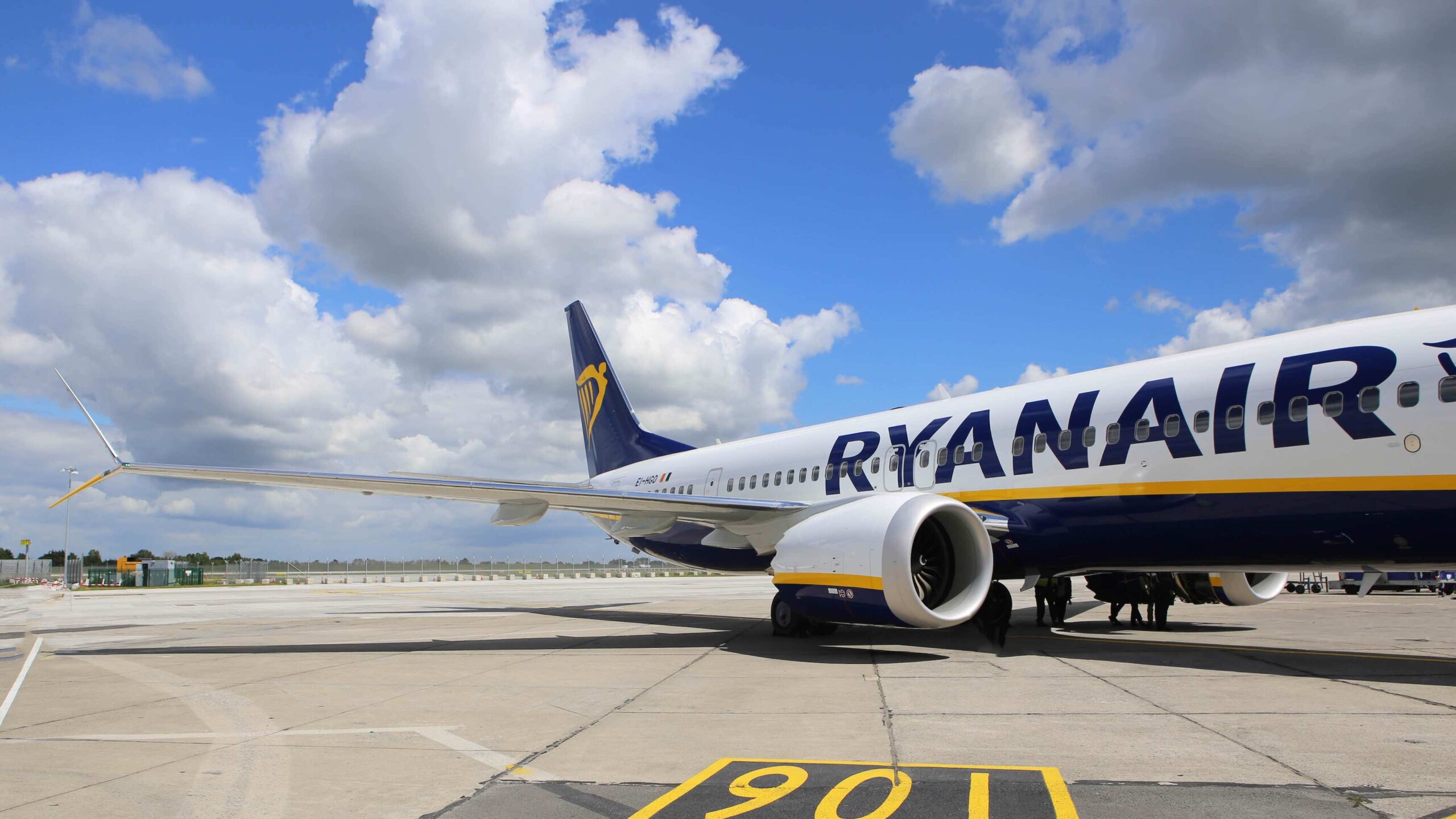 corporate.ryanair.com