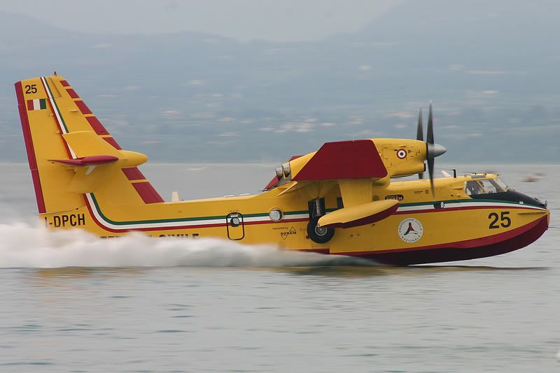 canadair1_800.jpg