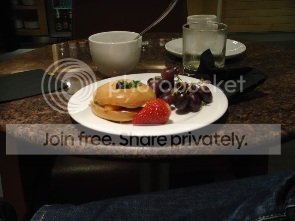 LHRLOUNGE4.jpg