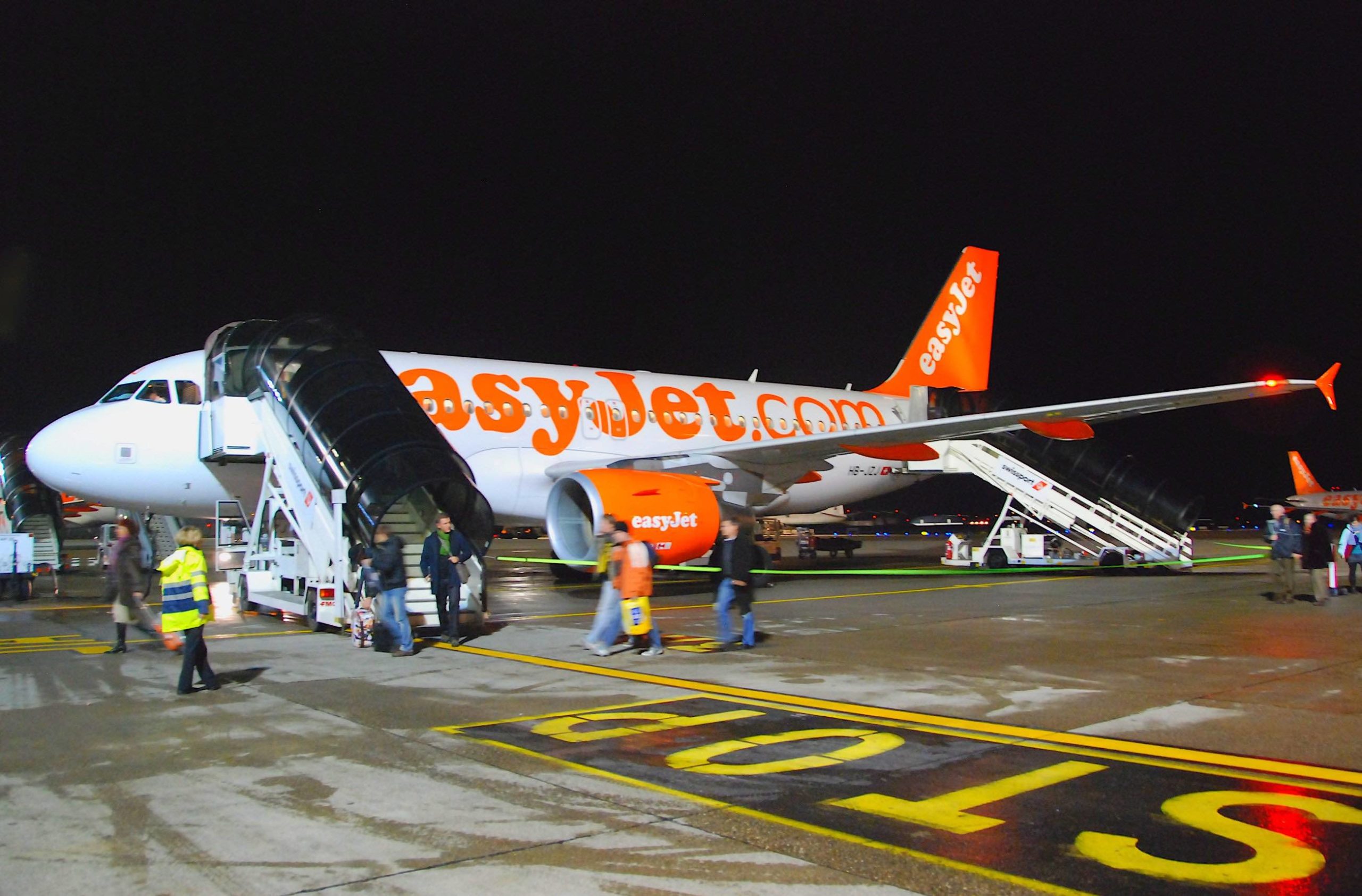 liveandletsfly.com