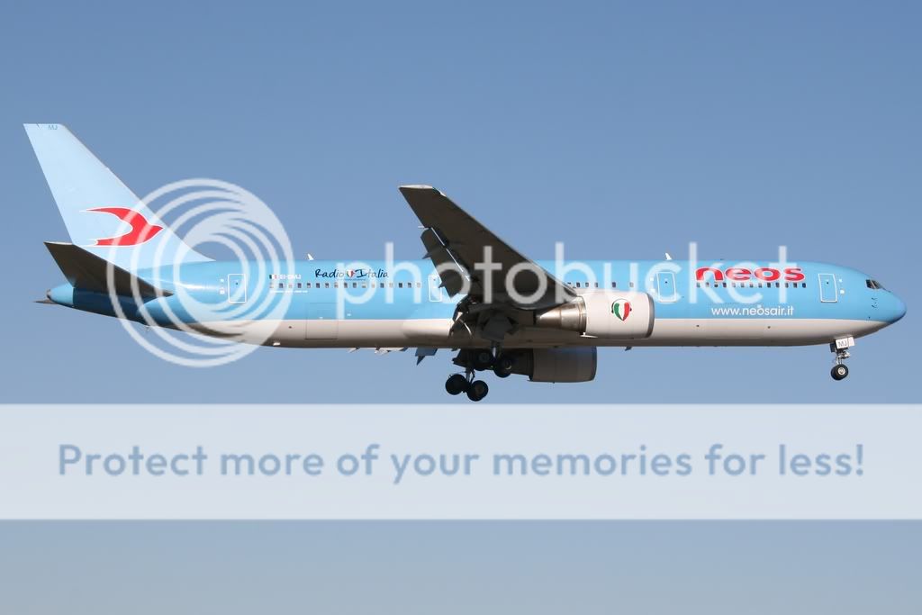767neos.jpg