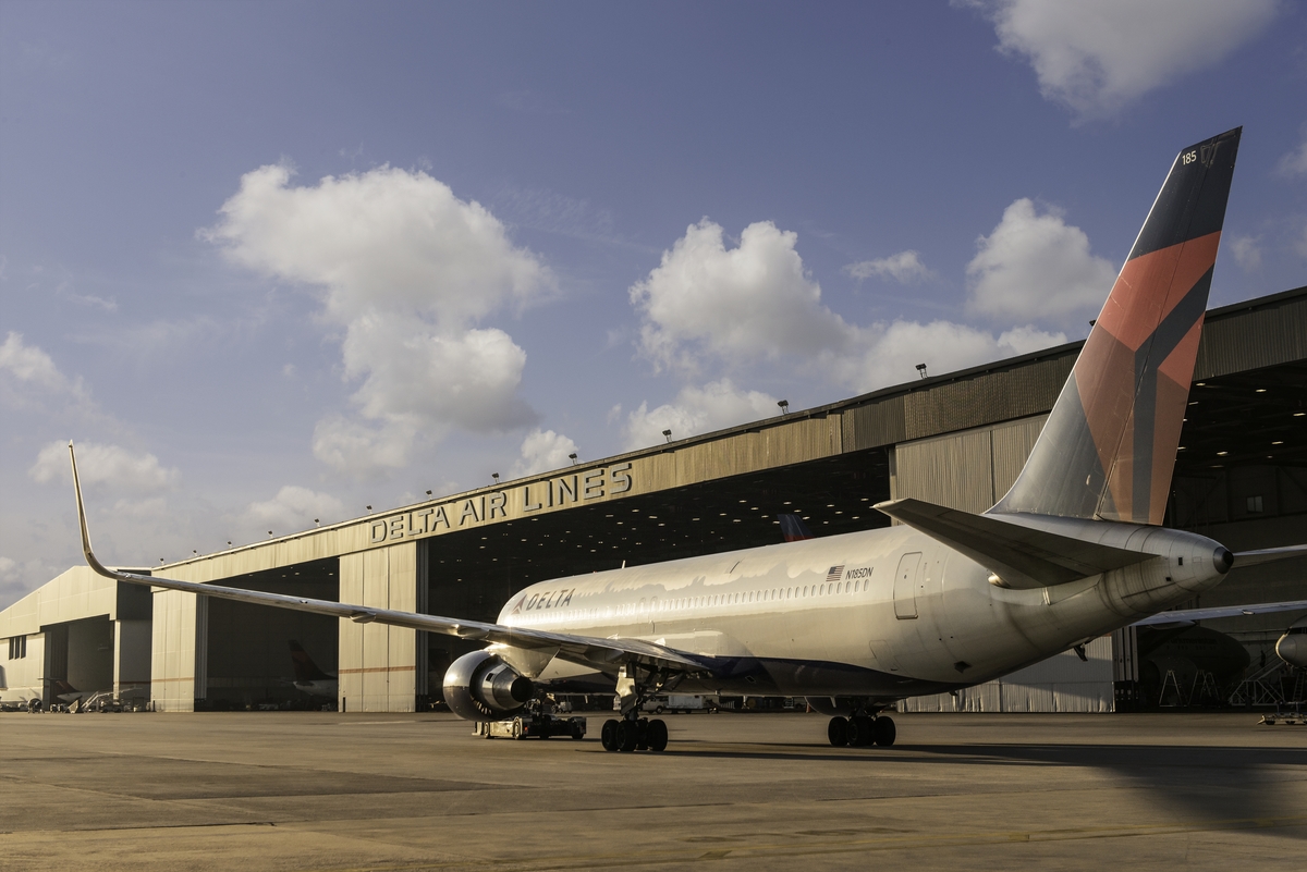 liveandletsfly.com