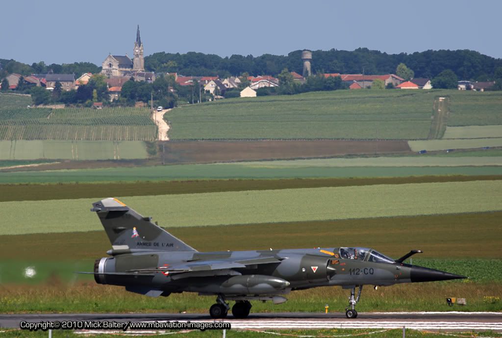 MBAviationImagesReimsCRRwyAusrollenFr.jpg