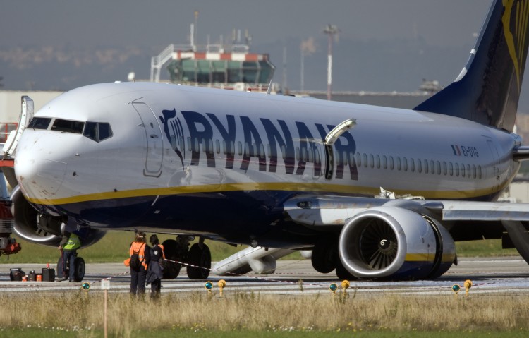 ryanair_b738_ei-dyg_rome_081110_2.jpg
