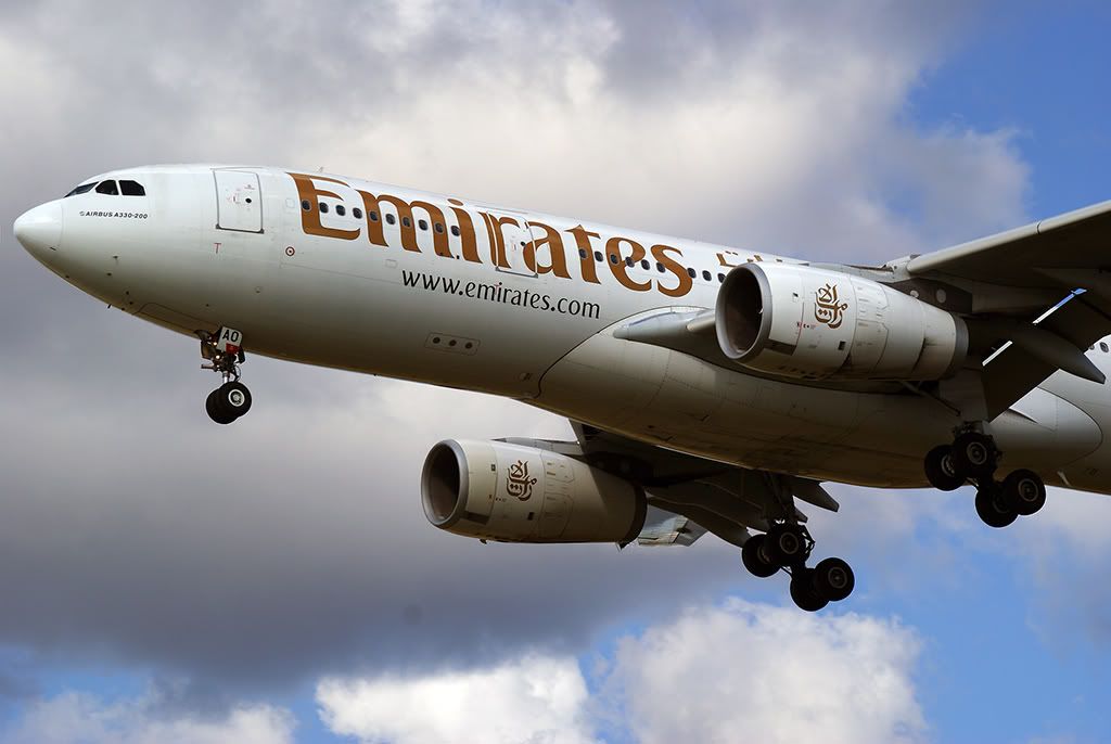 Airbus-A330-200-Emirates.jpg