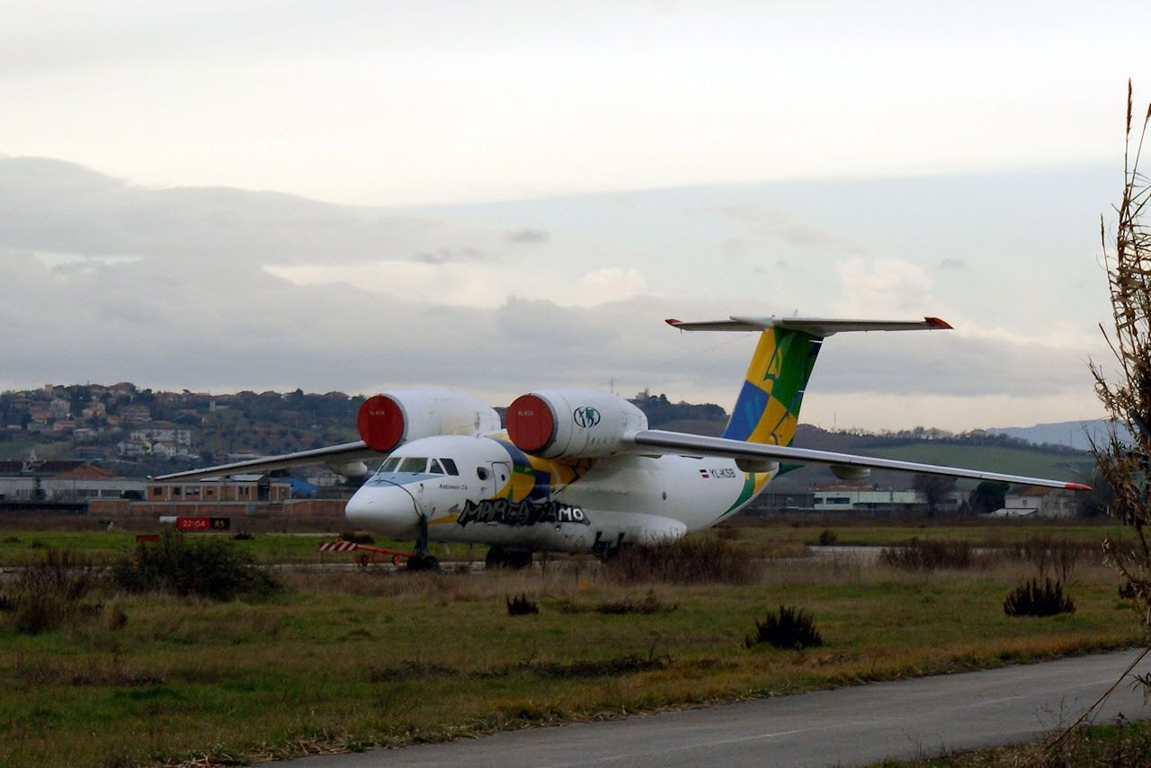 Antonov-An-74LIPY.jpg
