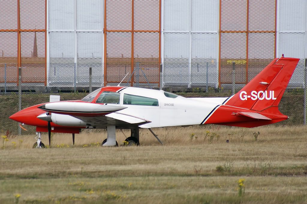 Cessna-310-II-1024.jpg