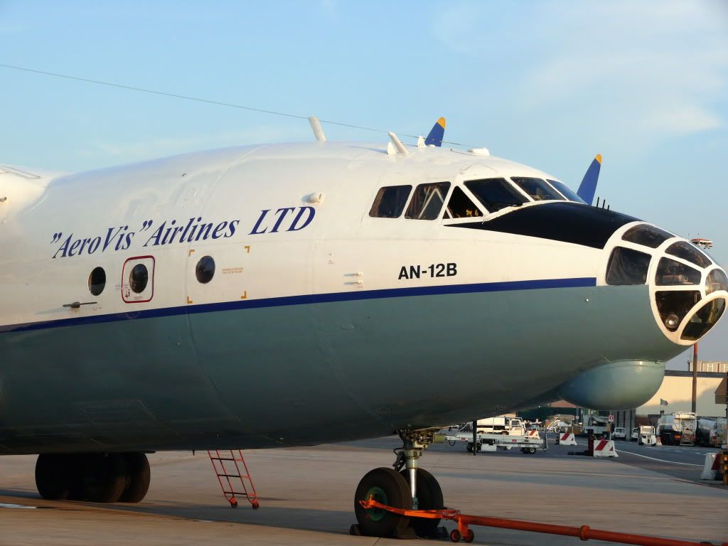 antonov12a.jpg