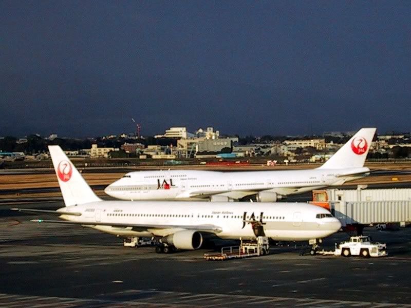 jal744_763.jpg