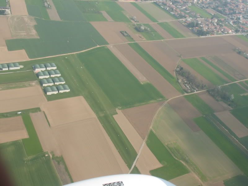 IMG_3134_airfieldwestofSRN.jpg