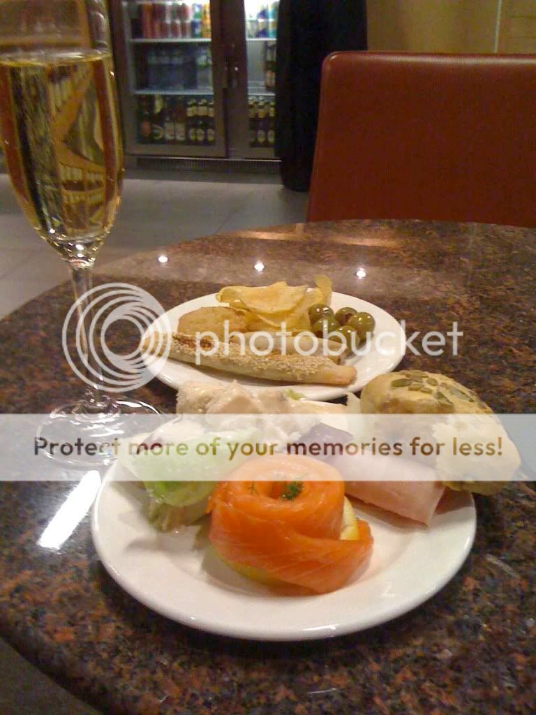 LUNCHLOUNGET1.jpg