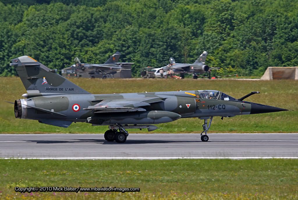 MBAviationImagesReimsCRRwyAusrollenFuenfFr.jpg