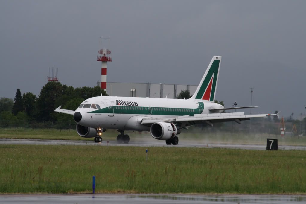 A319Alitaliacopy-1.jpg