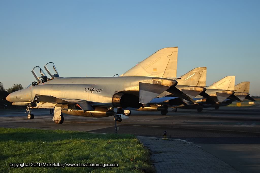 MBAviationImagesETNTSunriseFltLineZweiFr.jpg
