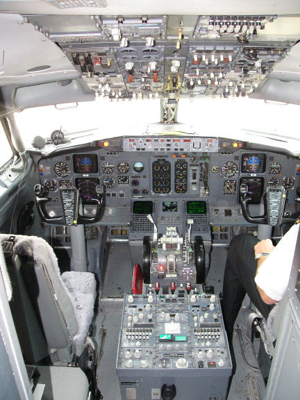 flightdeck737classic.jpg