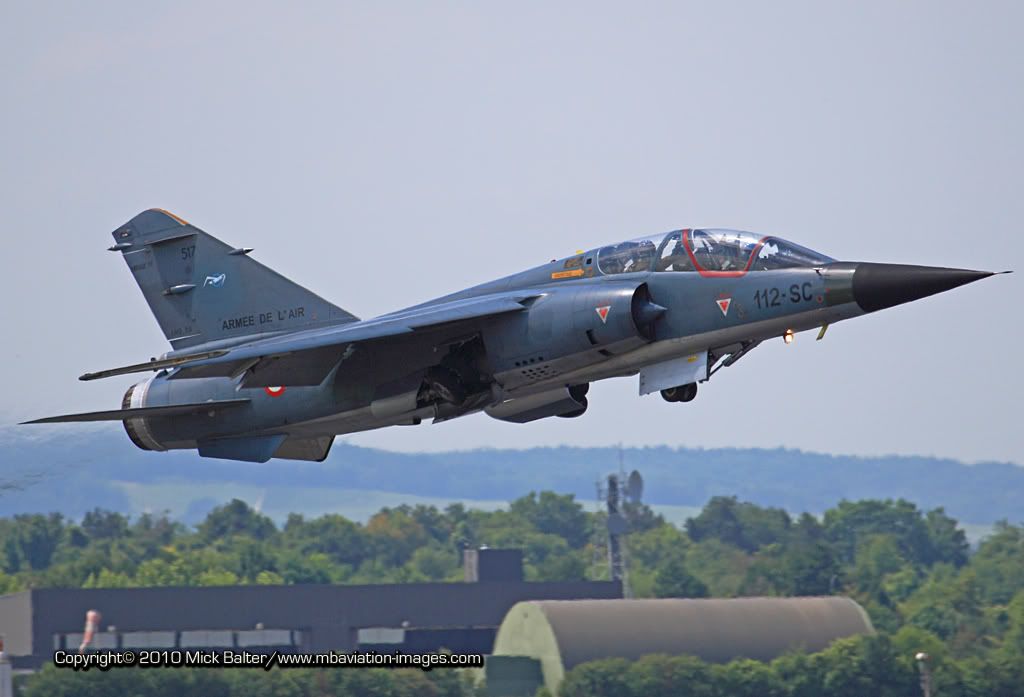 MBAviationImagesReimsDualRwyTOffZweiFr.jpg