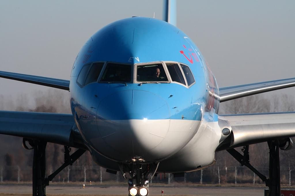 B757Thomson3_zpsf40d2734.jpg