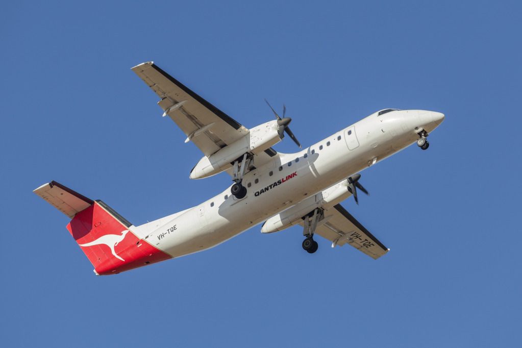 QANTASDHC8-100VH-TQE_zps3d154627.jpg