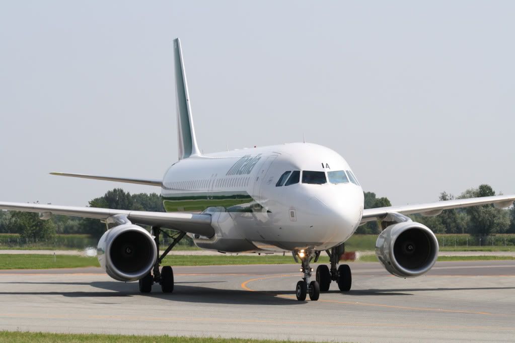 A320Alitaliacopy-3.jpg