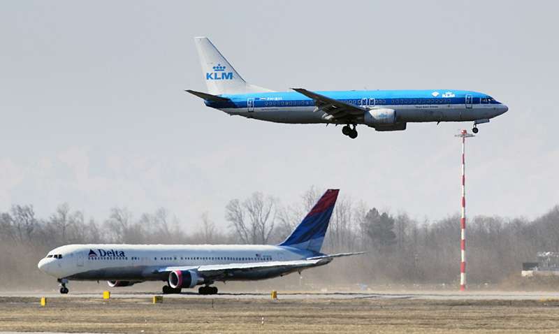 b737klm1cw.jpg