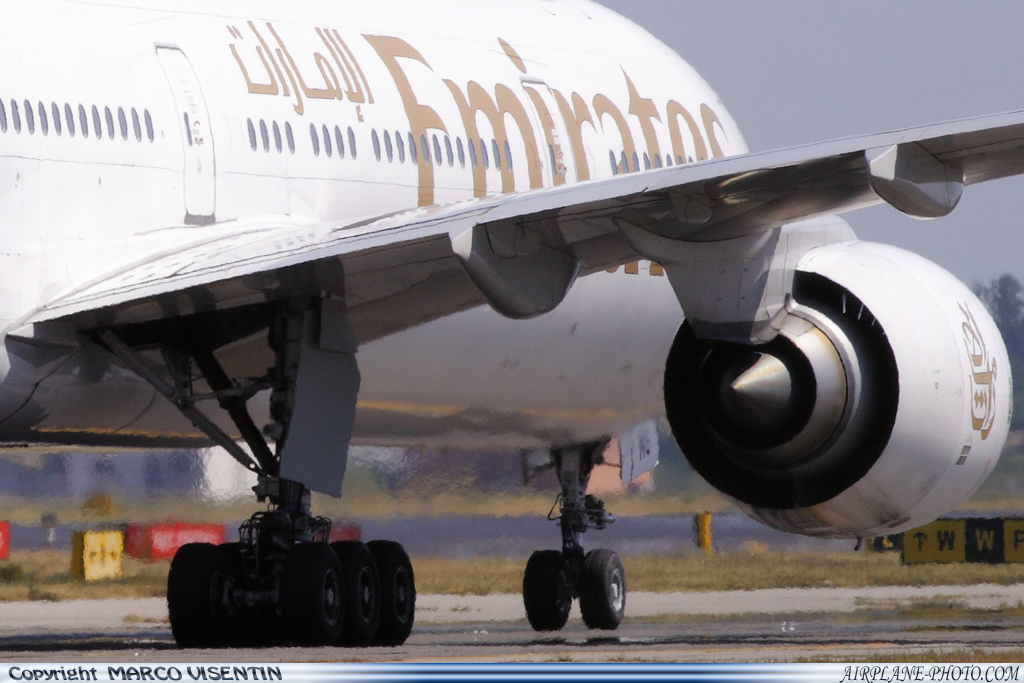 MXP-Emirates-Boeing-777-31H-0012.jpg