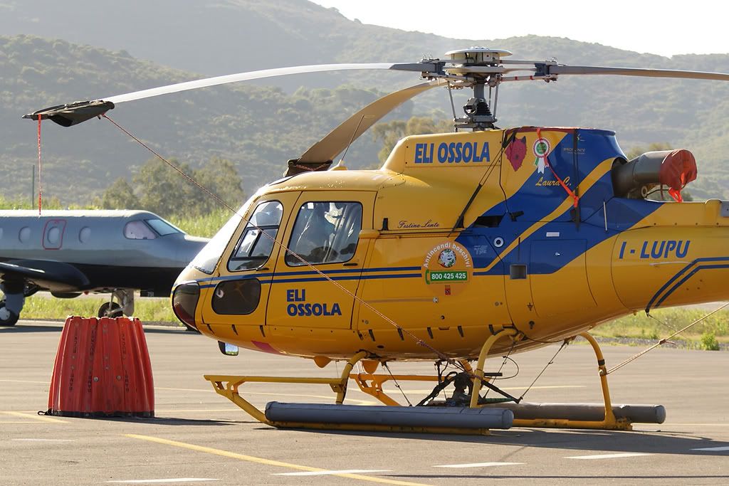 Eurocopter-AS-350-Ecureil.jpg