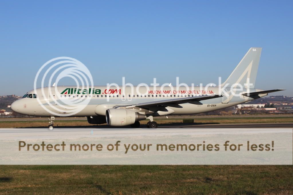 Airbus320AlitaliaEI-DSA.jpg