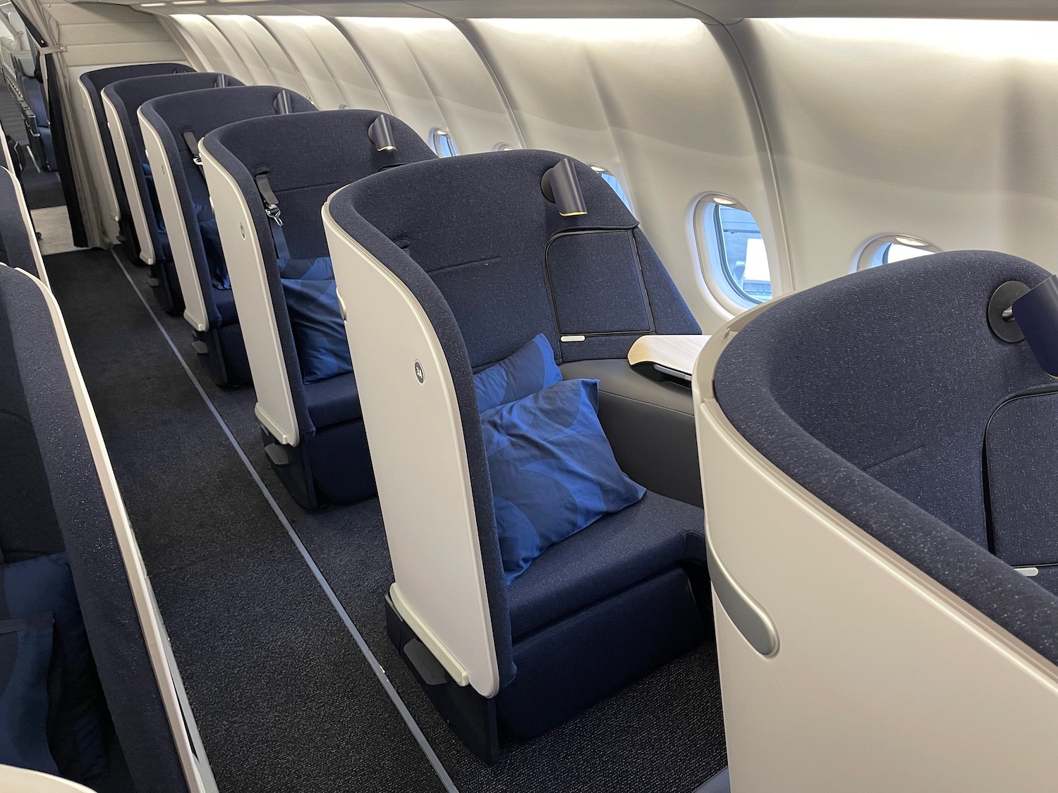 New-Finnair-Business-Class-Seat-8.jpeg