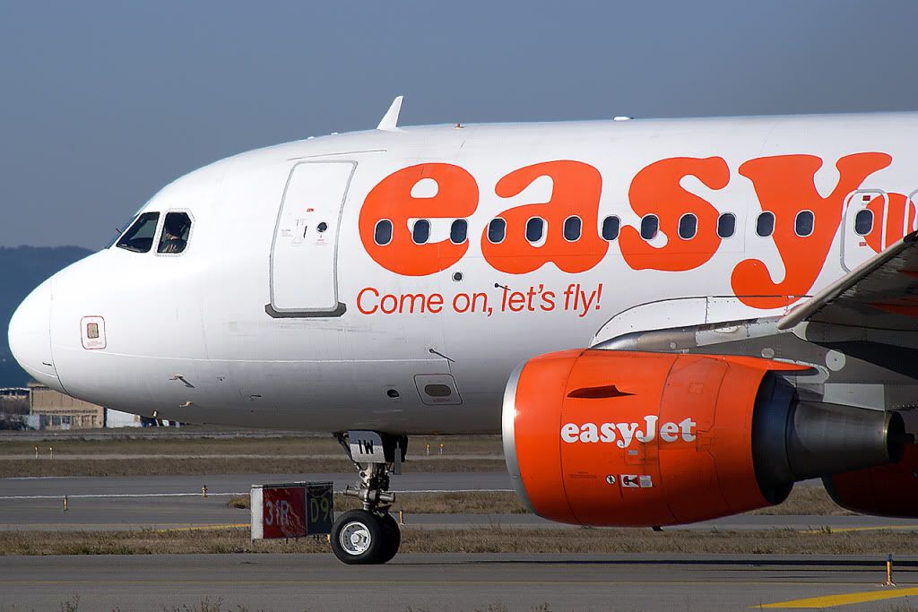 Airbus-A320-Easy-Jet-close-up.jpg