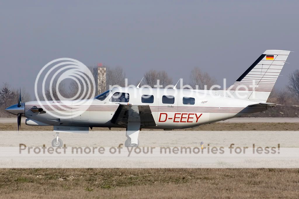 d-eeeyTaxi.jpg