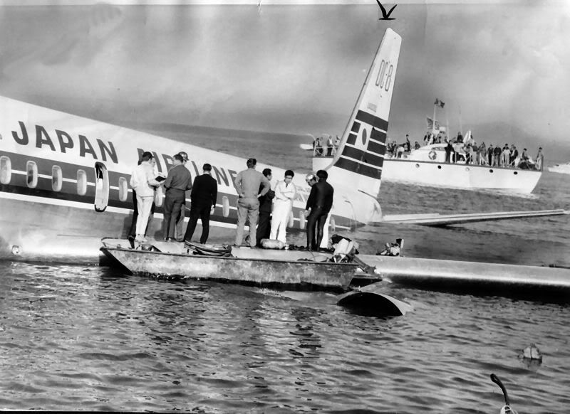 jal-dc862-in-sf-bay1.jpg