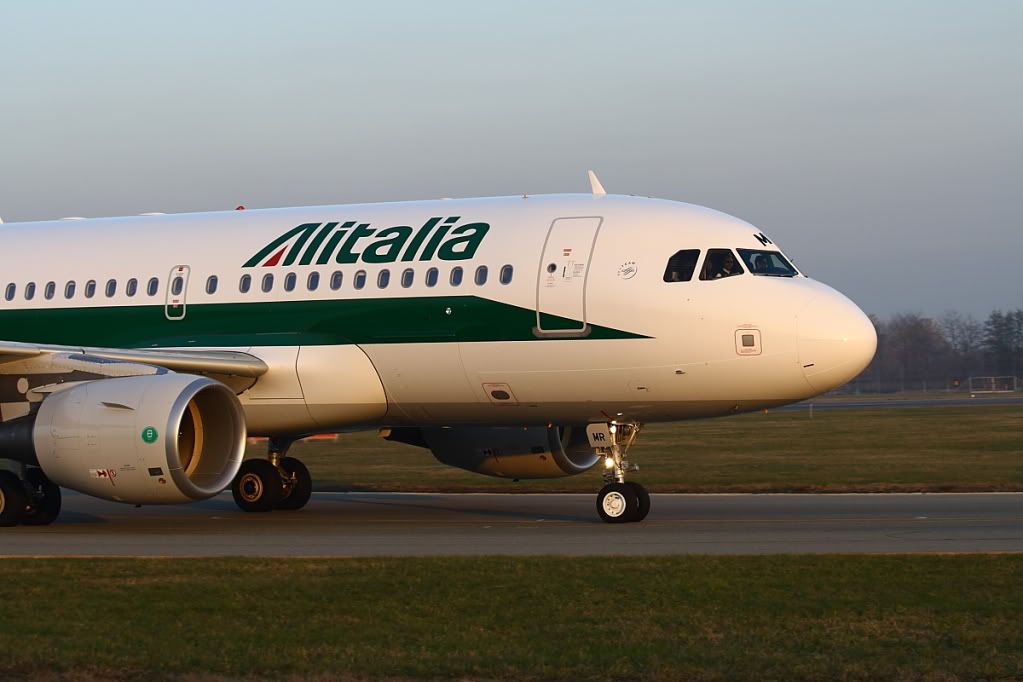 A319Alitalia3CR2.jpg