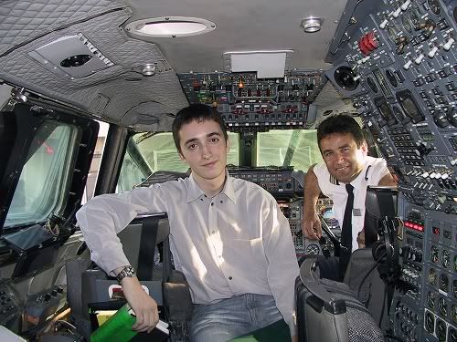 011_cockpit1.jpg