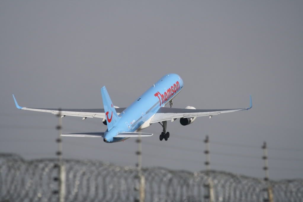 757-200Thomson2.jpg