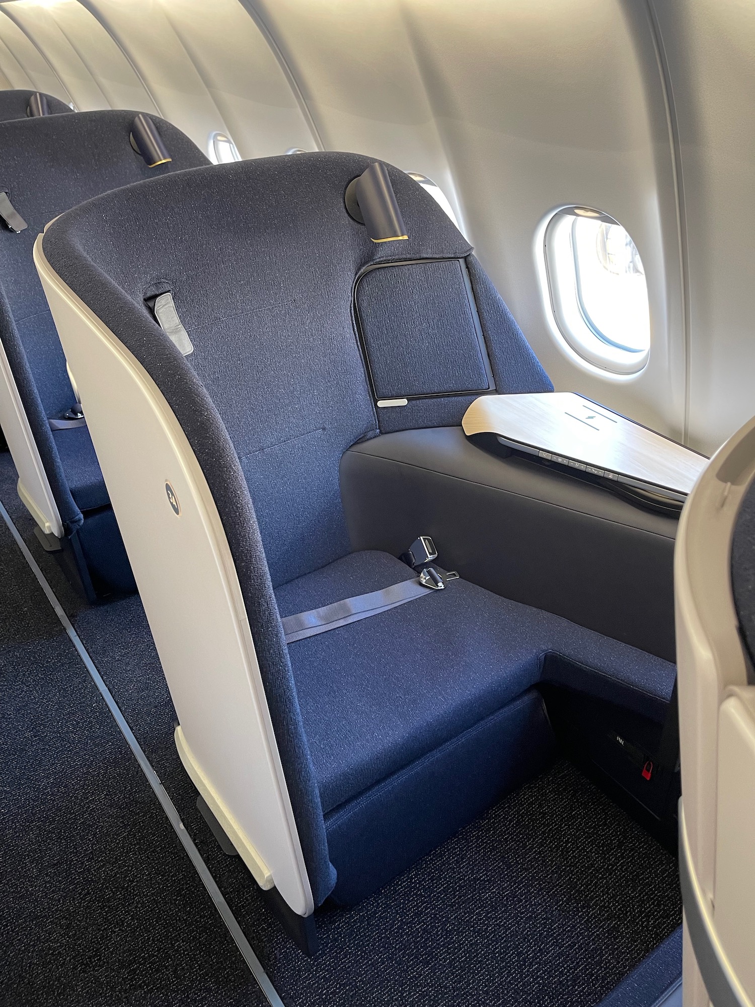 New-Finnair-Business-Class-Seat-33.jpeg