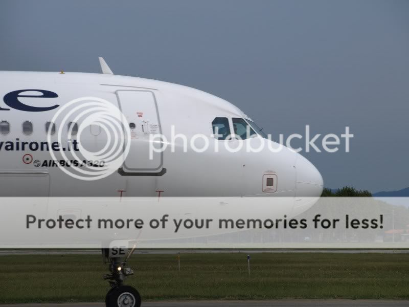 EI-DSEcloseuptaxiY.jpg