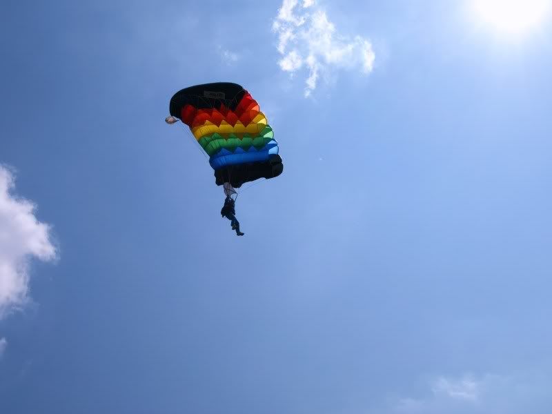 P7032363_Paracadutistavelacolorata.jpg