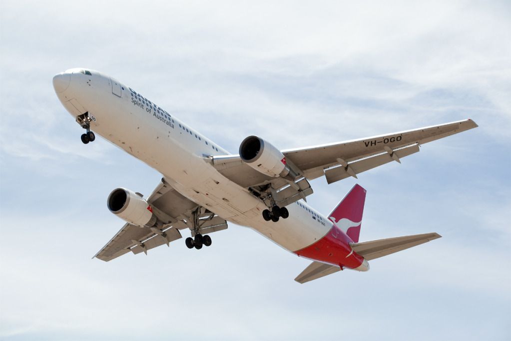 QANTAS767-338-ERVH-OGOANET.jpg