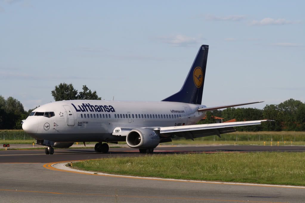 737-300Lufthansa4JPGcopy.jpg