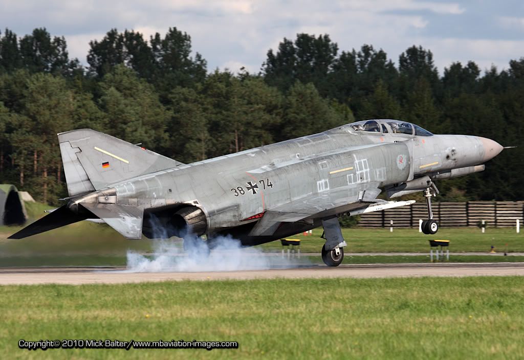 MBAviationImagesETNTPhantomSmokyTiresWaveTwoFr-1.jpg