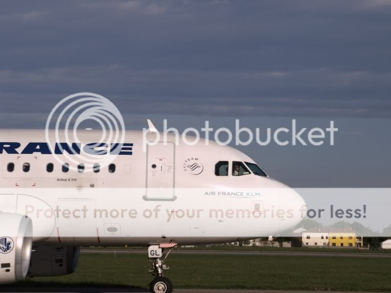 F-GUGLtaxiYcloseup.jpg