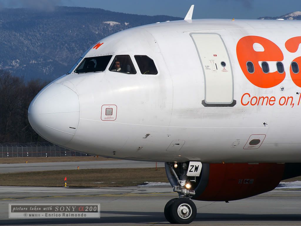 Airbus-A320-EasyJet-G-EZZW-GVA.jpg